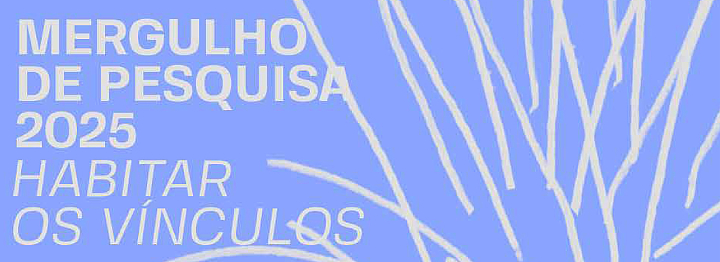 Com a série “Bonecas”, Azizi inventa corpos de barro que não reproduzem arquétipos de feminilidade e humanidade, pensando a partir das potências de transmutação das Yabás, em especial Oyá, e do próprio corpo travesti.